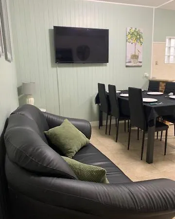 Walnut And Chestnut Апартаменты *