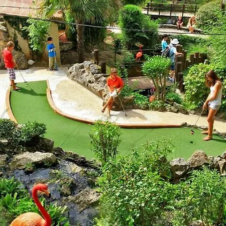 Апартаменты Walnut And Chestnut Mauzens-et-Miremont