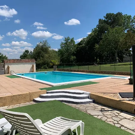 Walnut And Chestnut Апартаменты *