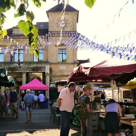 Walnut And Chestnut Апартаменты *