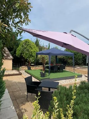 Walnut And Chestnut Appartement